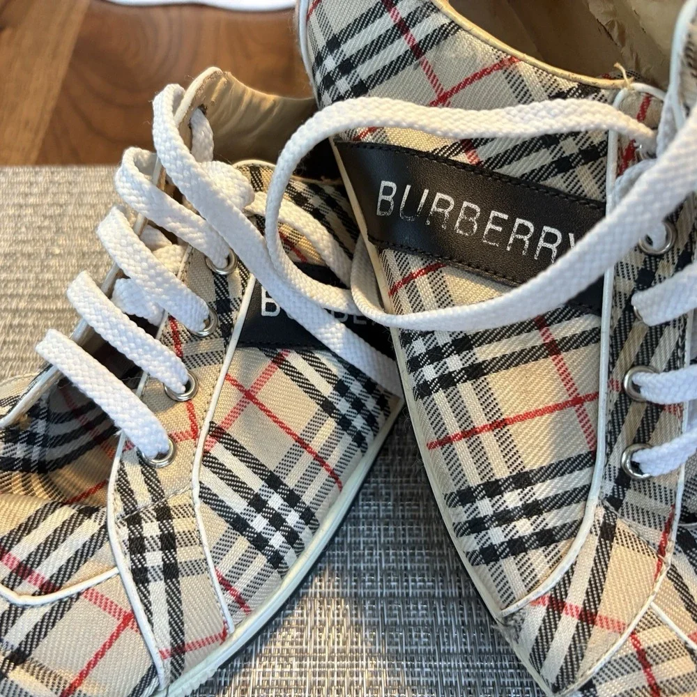 Burberry pre owned